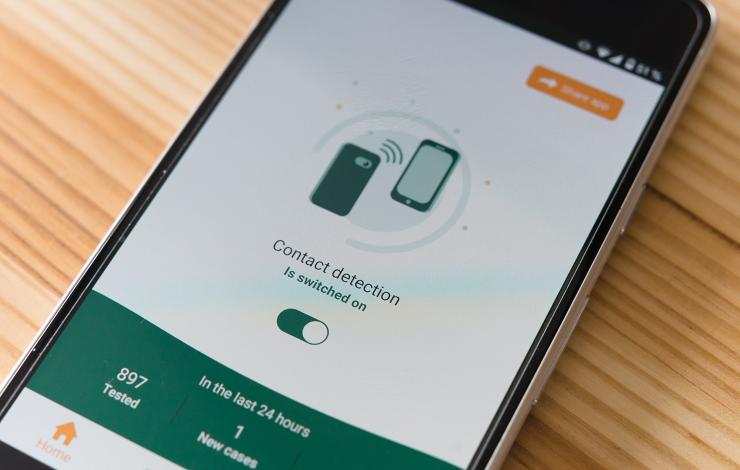Photo by Markus Winkler via Unsplash Covid-19 (Google, Apple) contact detection app on smartphone; Photo by Markus Winkler via Unsplash